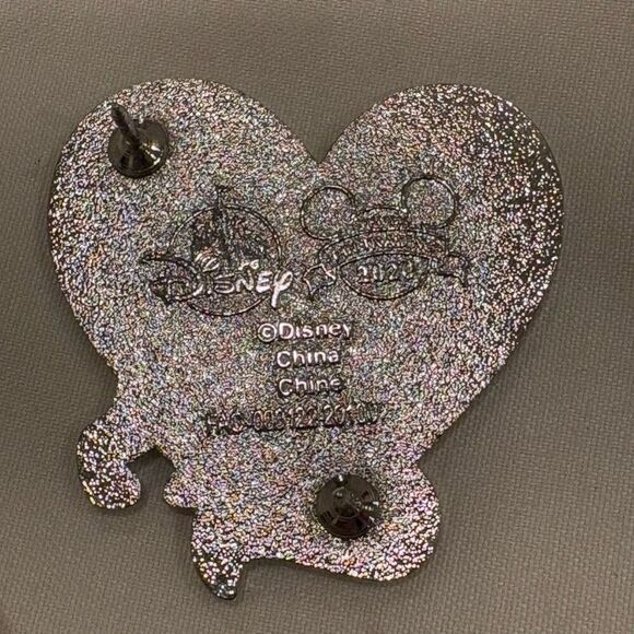 Love My Disney Cats Duchess and O'Malley in Marbleized Heart Enamel Pin NEW - Picture 3 of 6